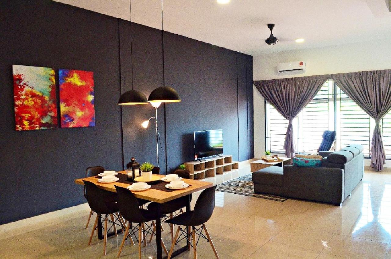 Desaru Cosy Homestay - Near Waterpark, Beach, Rapid -Wifi, Tvbox, Steamboat, Bbq Available Exterior photo