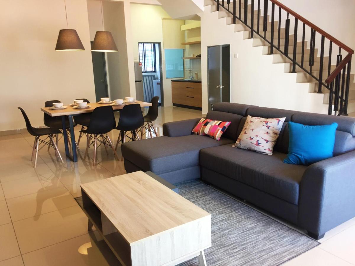 Desaru Cosy Homestay - Near Waterpark, Beach, Rapid -Wifi, Tvbox, Steamboat, Bbq Available Exterior photo